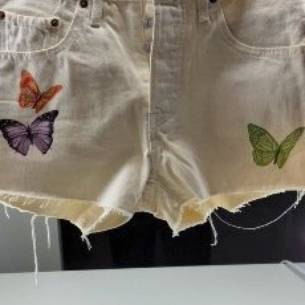 Levi's junior white shorts size W27